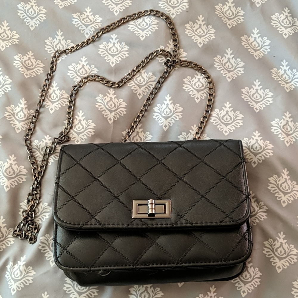 Black shoulder purse
